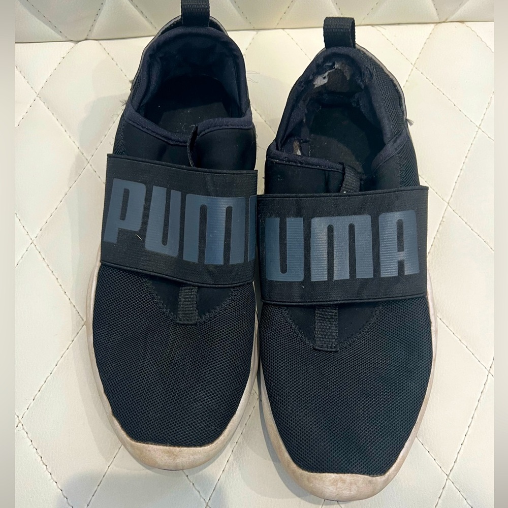 Puma slip on sneakers size 7 worn
